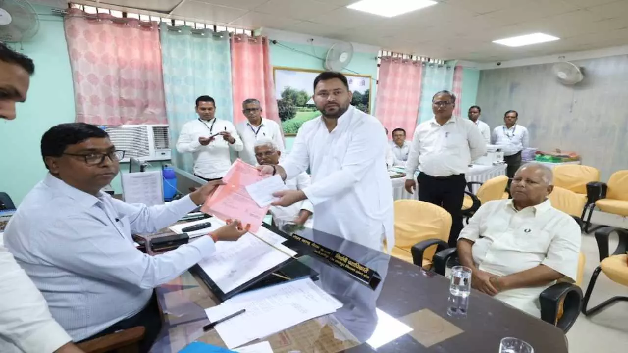 करोड़ो के मालिक हैं तेजस्वी, दर्ज है कई केस, हलफनामे ने खोले बड़े राज