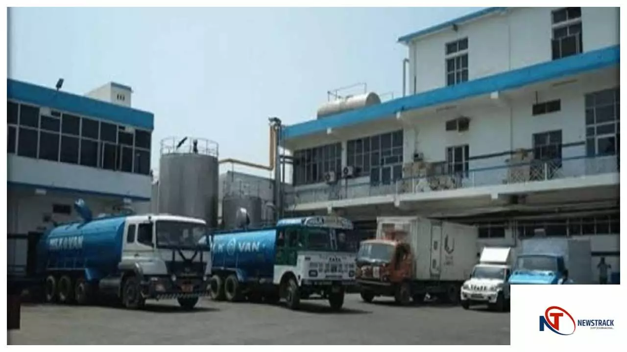 Hapur News : आनंदा डेयरी डायरेक्टर को गैंग की धमकी, पुलिस की चुप्पी पर उठे सवाल Hapur News : आनंदा डेयरी डायरेक्टर को गैंग की धमकी, पुलिस की चुप्पी पर उठे सवाल