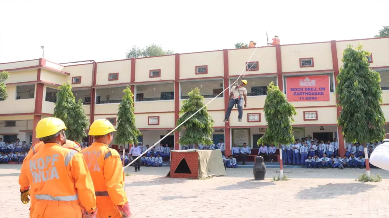 Mock drill on earthquake safety in Pratapgarh, NDRF learns how to survive