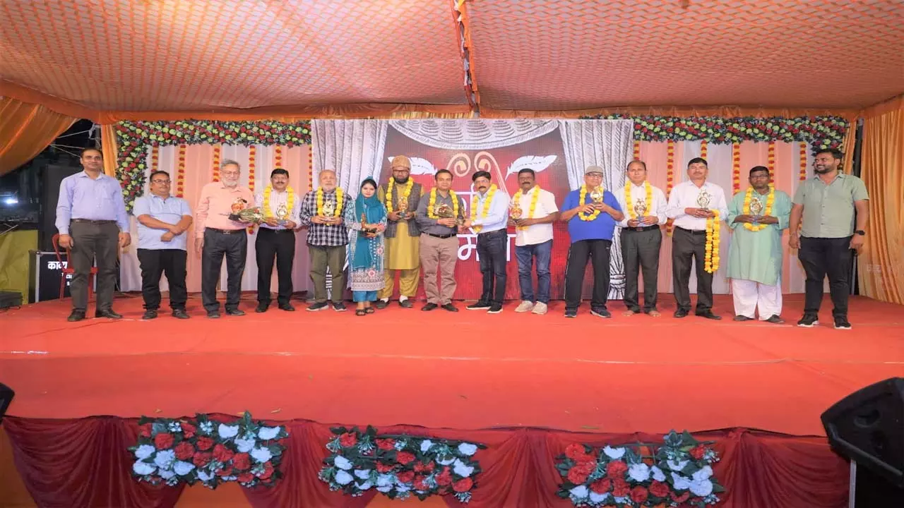 Poetry conference at Swadeshi fair in Pratapgarh, echoing patriotic poems