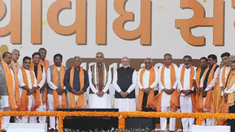 गुजरात में बड़ा सियासी उलटफेर: मुख्यमंत्री को छोड़कर सभी मंत्रियों ने दिया इस्तीफा, कल नई कैबिनेट लेगी शपथ