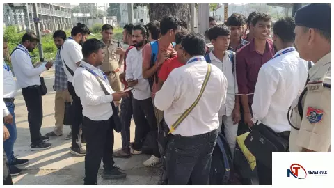 Chandauli रफीगंज स्टेशन पर बिना टिकट यात्रा करने वाले 197 यात्री पकड़े गए, रेलवे ने वसूला जुर्माना।