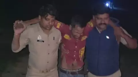 लखनऊ में पुलिस एनकाउंटर में घायल हुआ नाबालिग से दुष्कर्म केस में फरार 25 हजार का इनामी बदमाश, पैर में लगी गोली लखनऊ में पुलिस एनकाउंटर में घायल हुआ नाबालिग से दुष्कर्म केस में फरार 25 हजार का इनामी बदमाश, पैर में लगी गोली