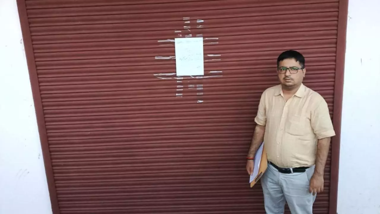 Raebareli News: रायबरेली में कोडीनयुक्त औषधि की जांच, अजय फार्मा के दस्तावेज खंगाले, एक फर्म सील