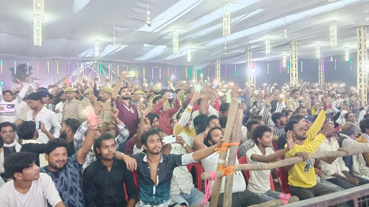 Barabanki News: देवा मेले में सलमान अली की सूफियाना रात, भीड़ बेकाबू, पुलिस ने संभाली व्यवस्था