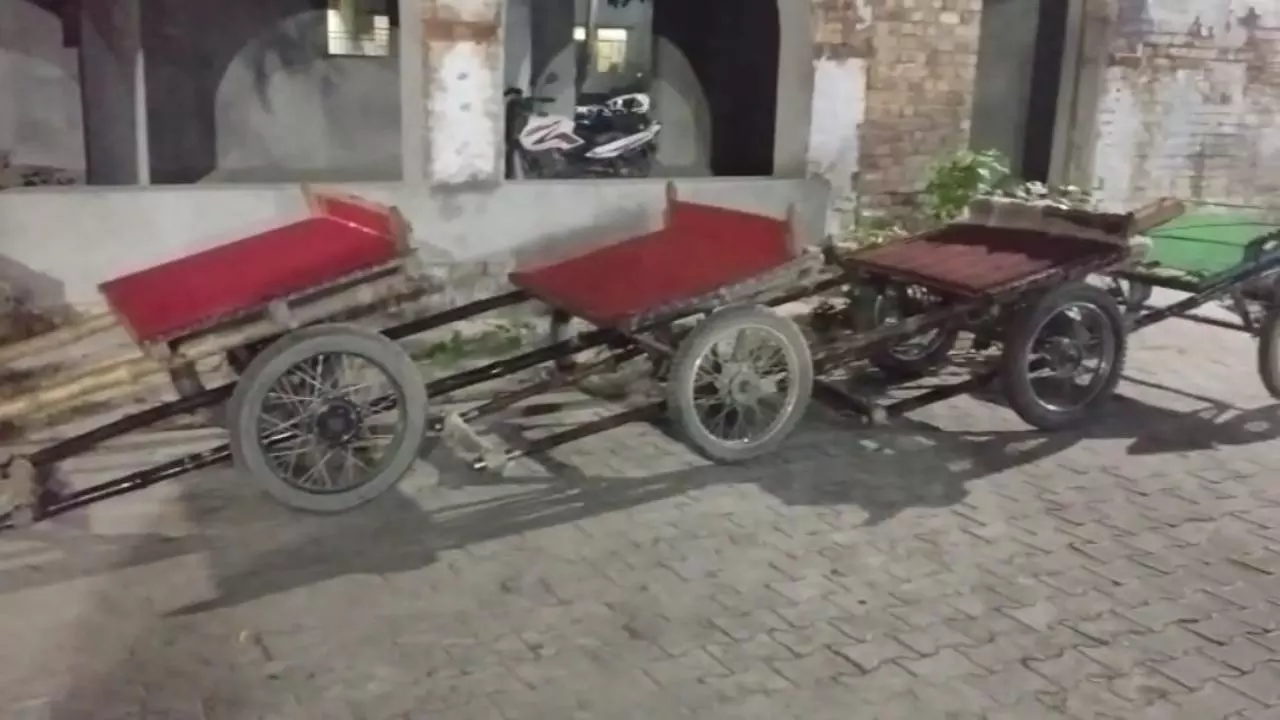 Hapur News: गढ़मुक्तेश्वर हाईवे पर अवैध भैंसा बग्गी रेस पर पुलिस का बड़ा अभियान, पांच बग्गियां जब्त