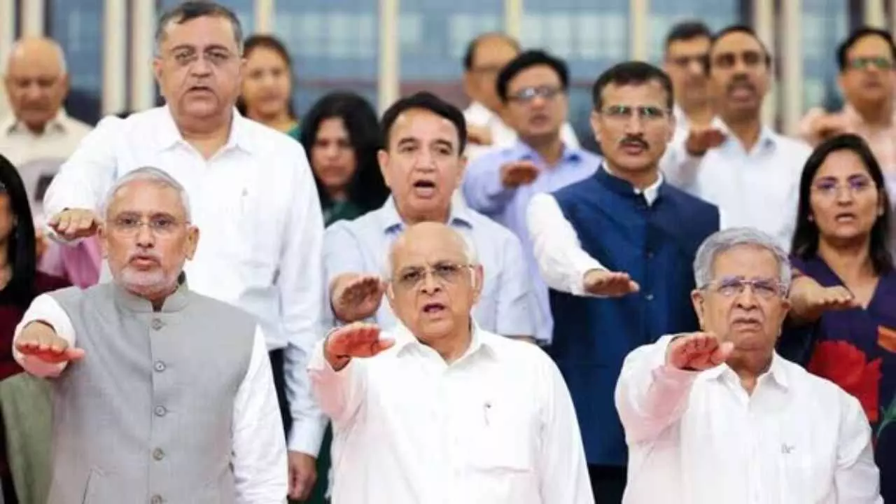 गुजरात में नई कैबिनेट ले रही शपथ, हर्ष सांघवी डिप्टी CM, 6 की हुई वापसी, 19 नए मंत्री