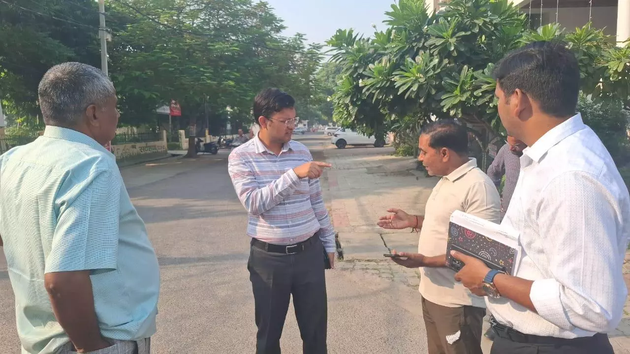 Lucknow News: लखनऊ   नगर आयुक्त का औचक निरीक्षण, लॉयन एनवायरो पर लगाया जुर्माना