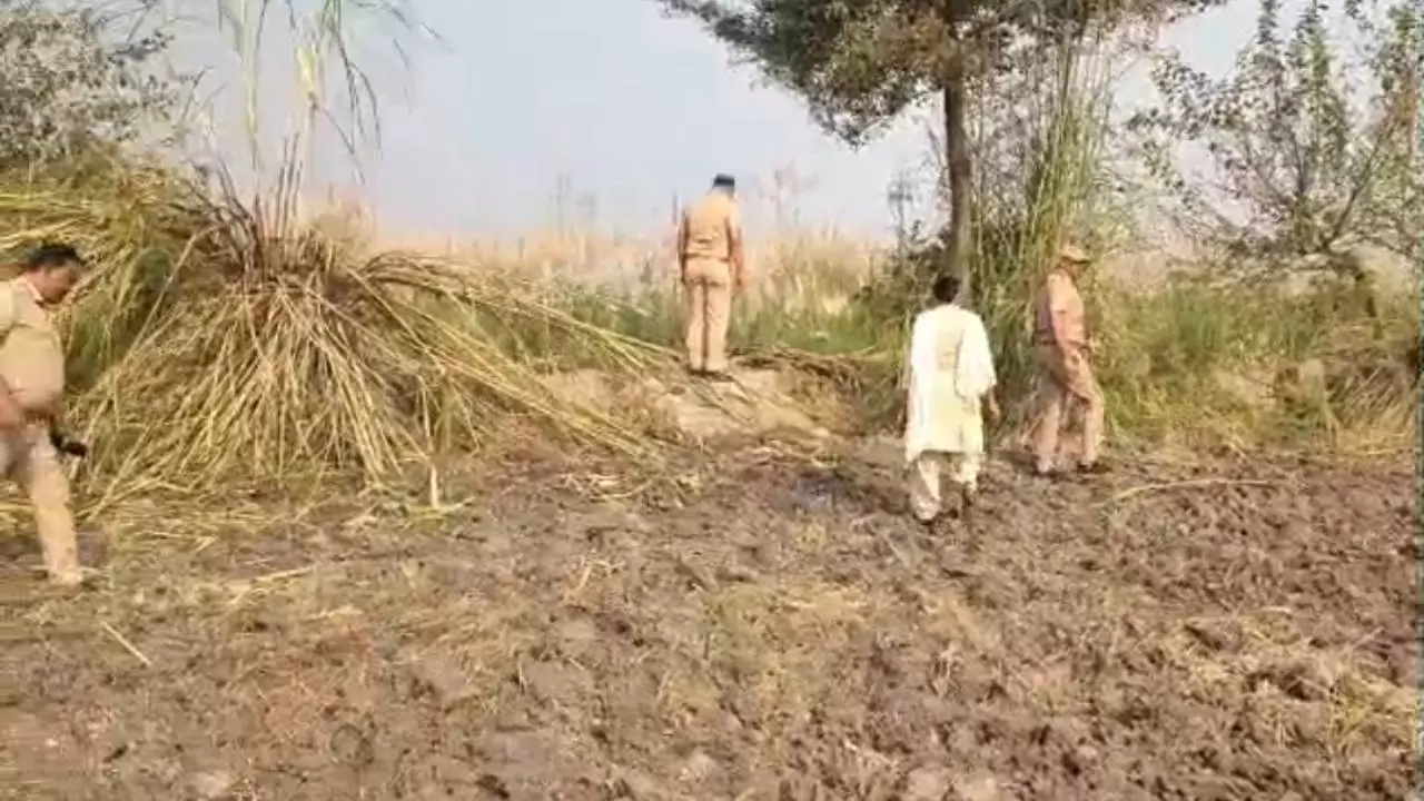 Hapur News: कार्तिक पूर्णिमा मेले से पहले आबकारी विभाग की बड़ी कार्रवाई, 40 लीटर कच्ची शराब जब्त