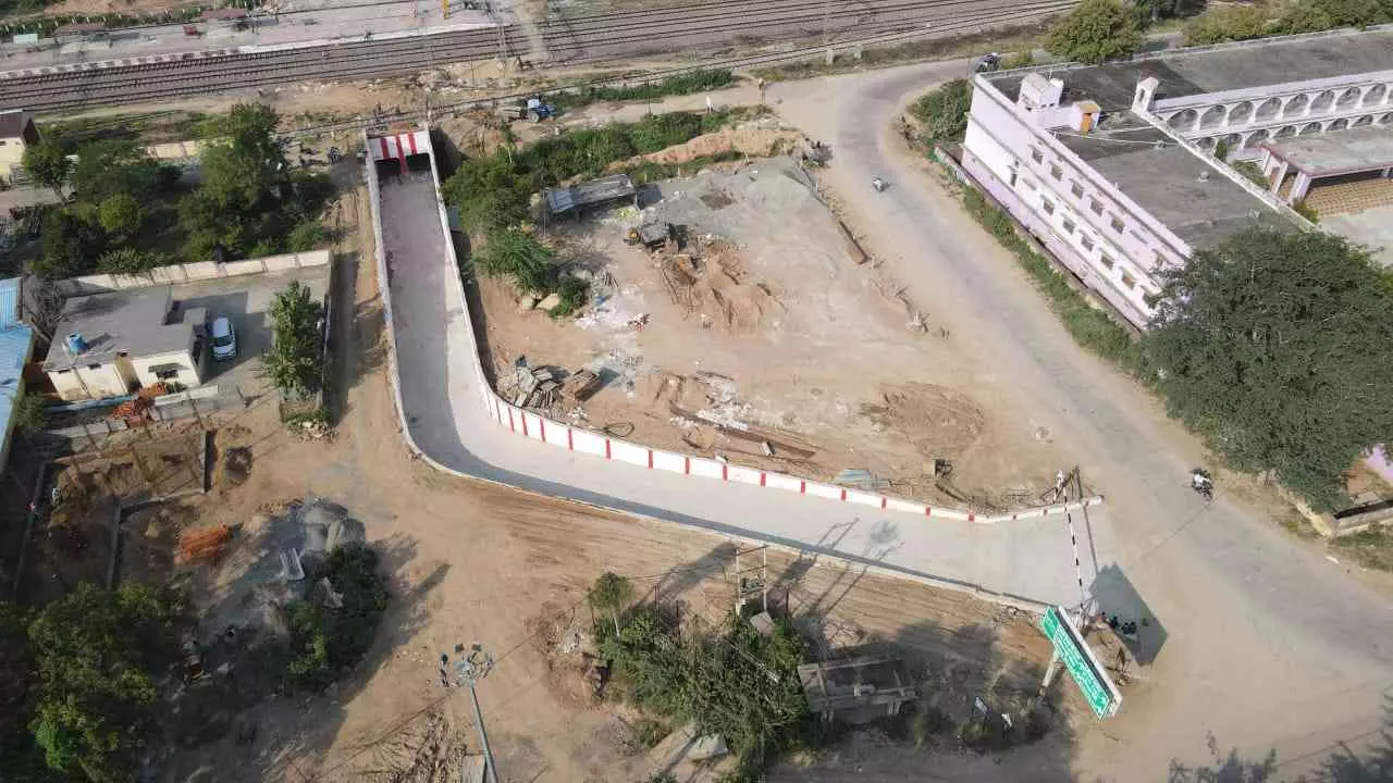 Jhansi News: धनतेरस पर झांसी रेल मंडल का बड़ा तोहफा, महोबा को मिलेगा नया उपमार्ग