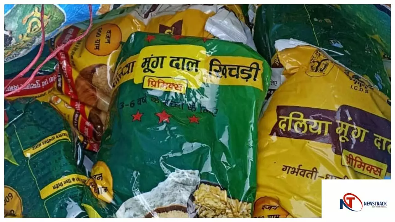 Chandauli : धानापुर में फिर बेचते हुए पकड़ा गया पुष्टाहार,बच्चों के आहार पर डाका डालने का खेल जारी