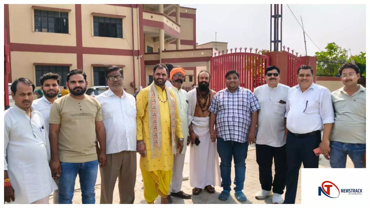 Aligarh News : अलीगढ़ मुस्लिम यूनिवर्सिटी में तोड़फोड़ और आपत्तिजनक टिप्पणी का मामला गरमाया