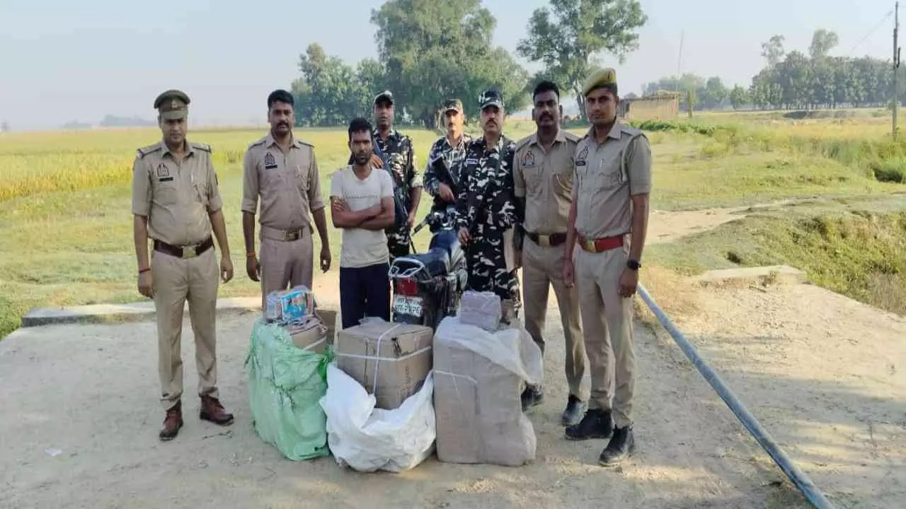 Siddharthnagar: भारत-नेपाल सीमा पर 108 किलो पटाखों के साथ एक तस्कर गिरफ्तार