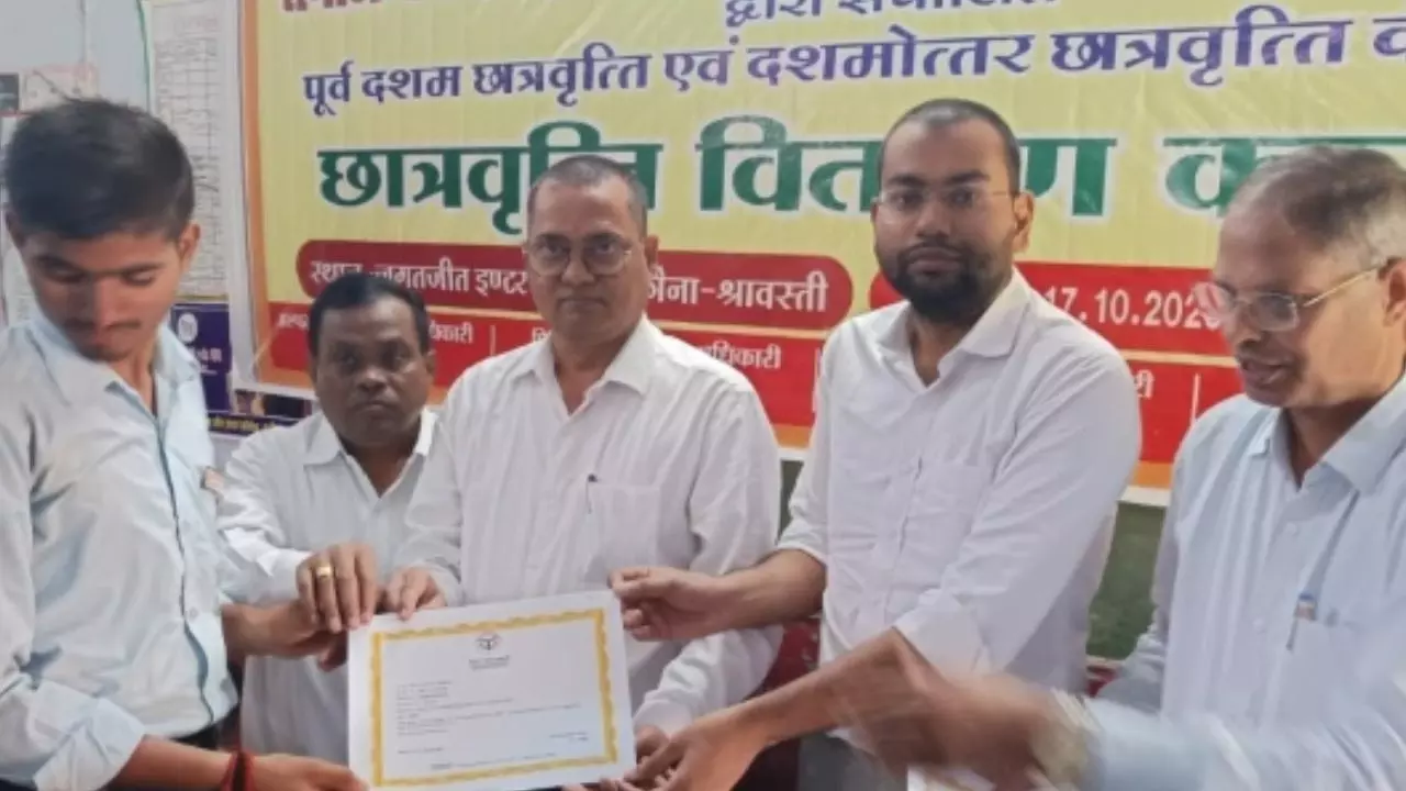 Scholarship transferred to 5915 students in Shravasti via DBT
