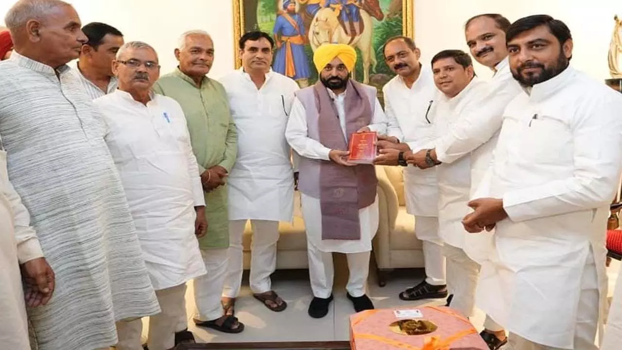 Farmers of Baghpat give ₹11.90 lakh assistance to Dikhai Insaniyat, Punjab flood victims