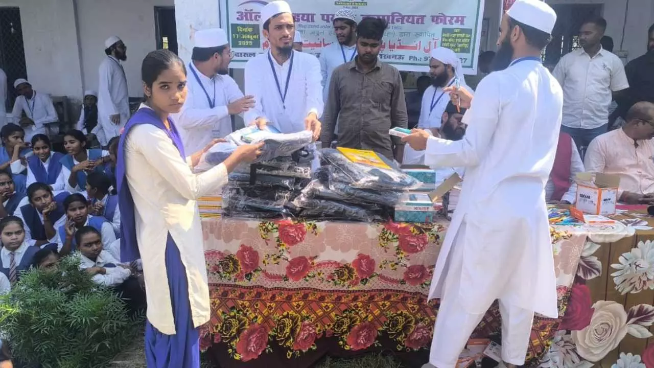 Payame Insaniyat Forum distributes books and bags in Lakhimpur Kheri