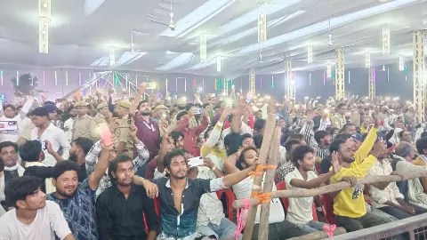 Barabanki News: देवा मेले में सलमान अली की सूफियाना रात, भीड़ बेकाबू, पुलिस ने संभाली व्यवस्था Barabanki News: देवा मेले में सलमान अली की सूफियाना रात, भीड़ बेकाबू, पुलिस ने संभाली व्यवस्था