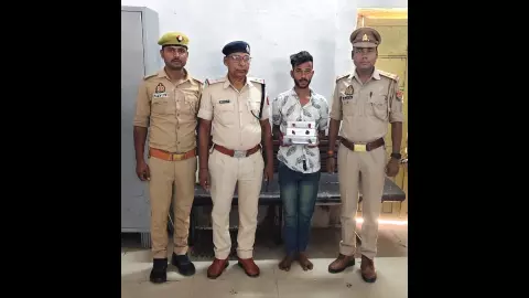 Chandauli News: DDU स्टेशन पर GRP-RPF की कार्रवाई: ₹80,000 के चोरी के मोबाइल के साथ चोर गिरफ्तार
