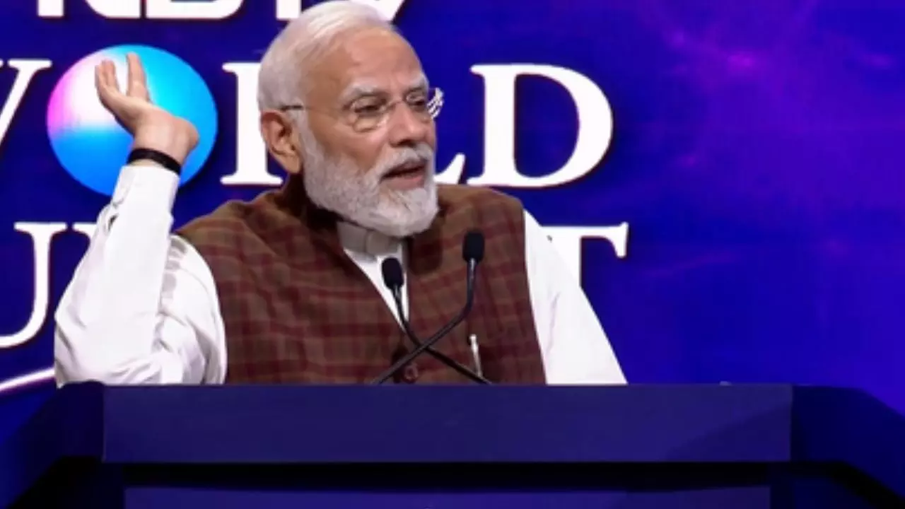 प्रधानमंत्री मोदी ने नीतिगत कुप्रबंधन के लिए कांग्रेस की आलोचना की