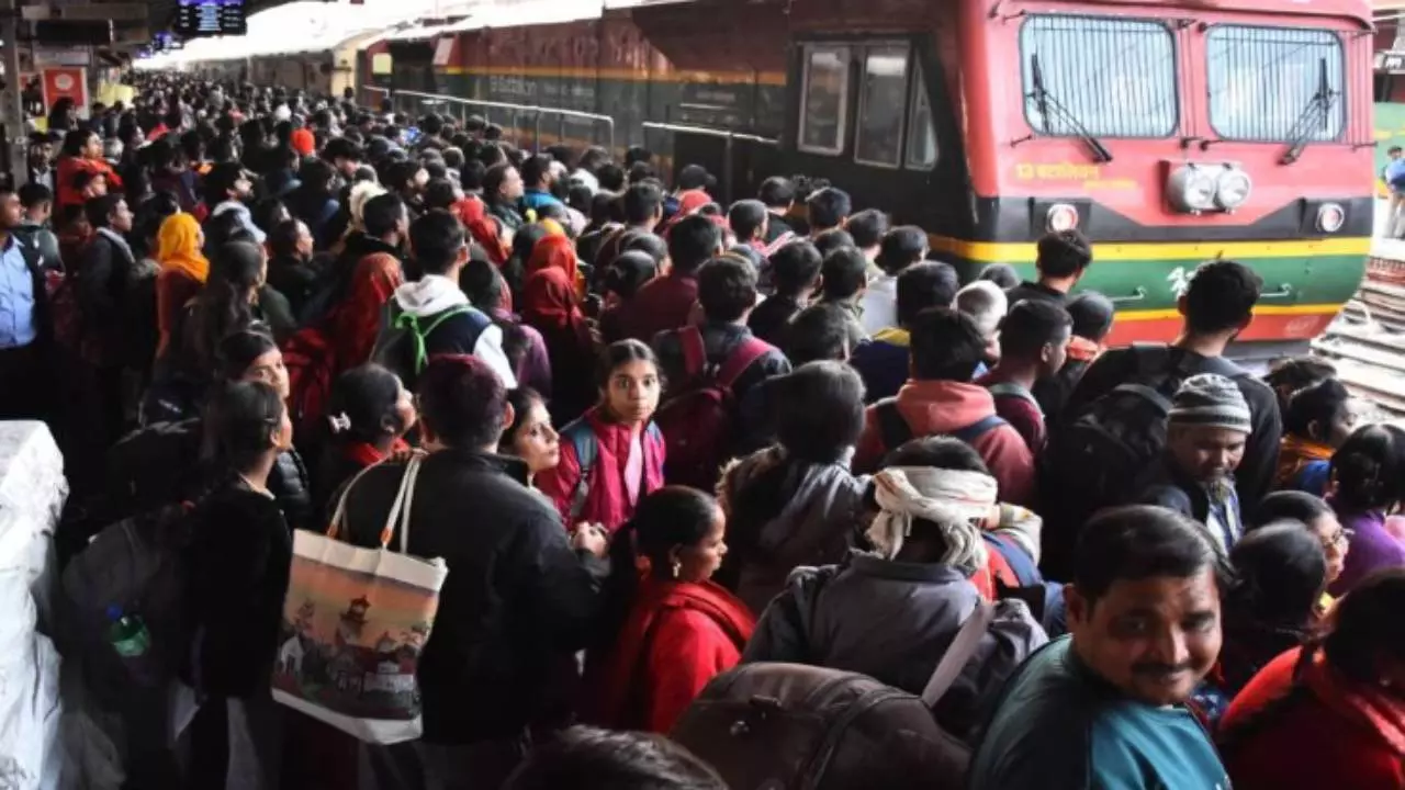 Charbagh Station Crowd