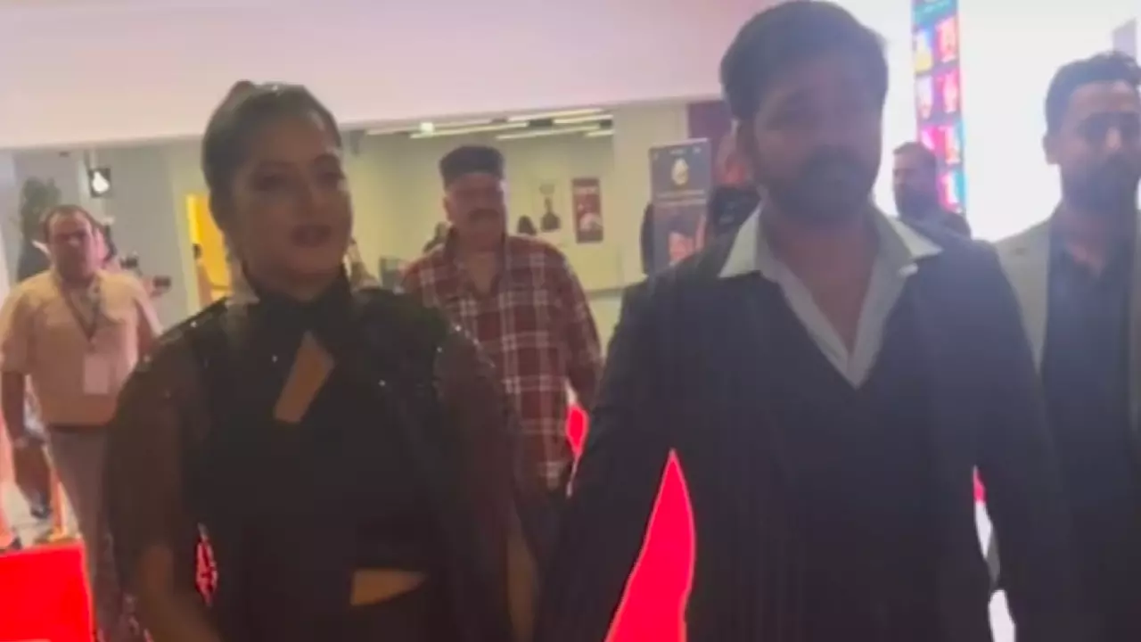 Pawan Singh Anjana Singh Viral Video