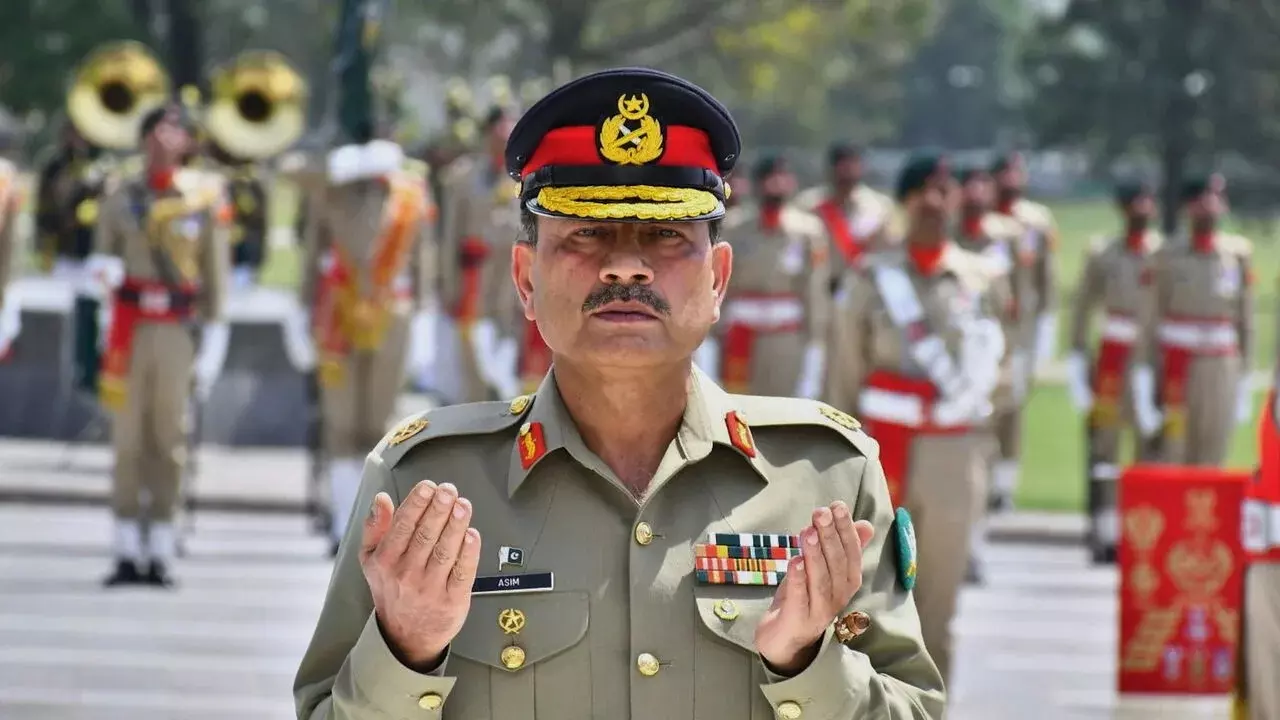 ट्रंप की गोद में बैठे आसिम मुनीर ने दी भारत को परमाणु हमले की धमकी, कहा-किसी भी उकसावे का उम्मीद से...