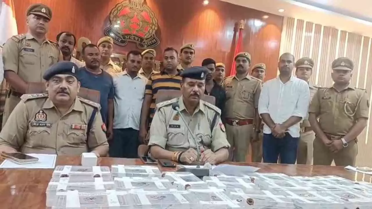 Kushinagar News: बैंक से लौटने वालों को लूटने वाला गैंग पकड़ा, 4 गिरफ्तार