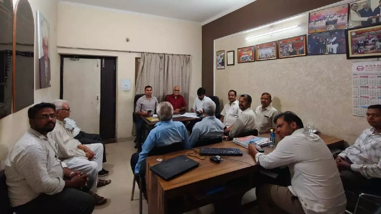 Electricity Privatization का विरोध कर रहे कर्मियों ने आंदोलन रोका, दीपावली पर निर्बाध अपूर्ति...
