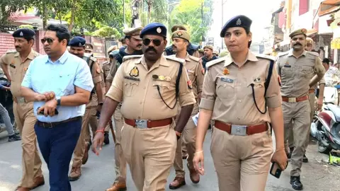 Jhansi_ Administration on Alert for Diwali, DM and SSP Patrol Markets