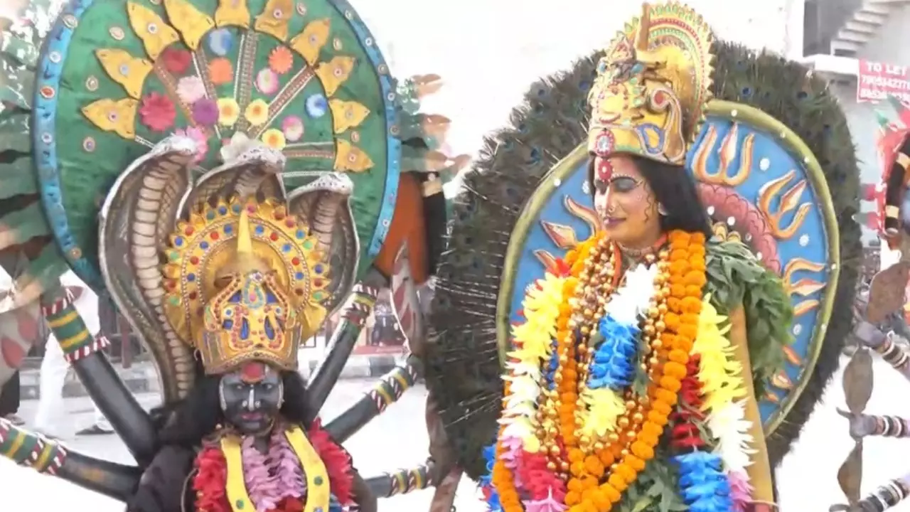 दीपोत्सव के मौके पर फूलों से सजी अयोध्या नगरी, झांकियों से जीता भक्तों का दिल