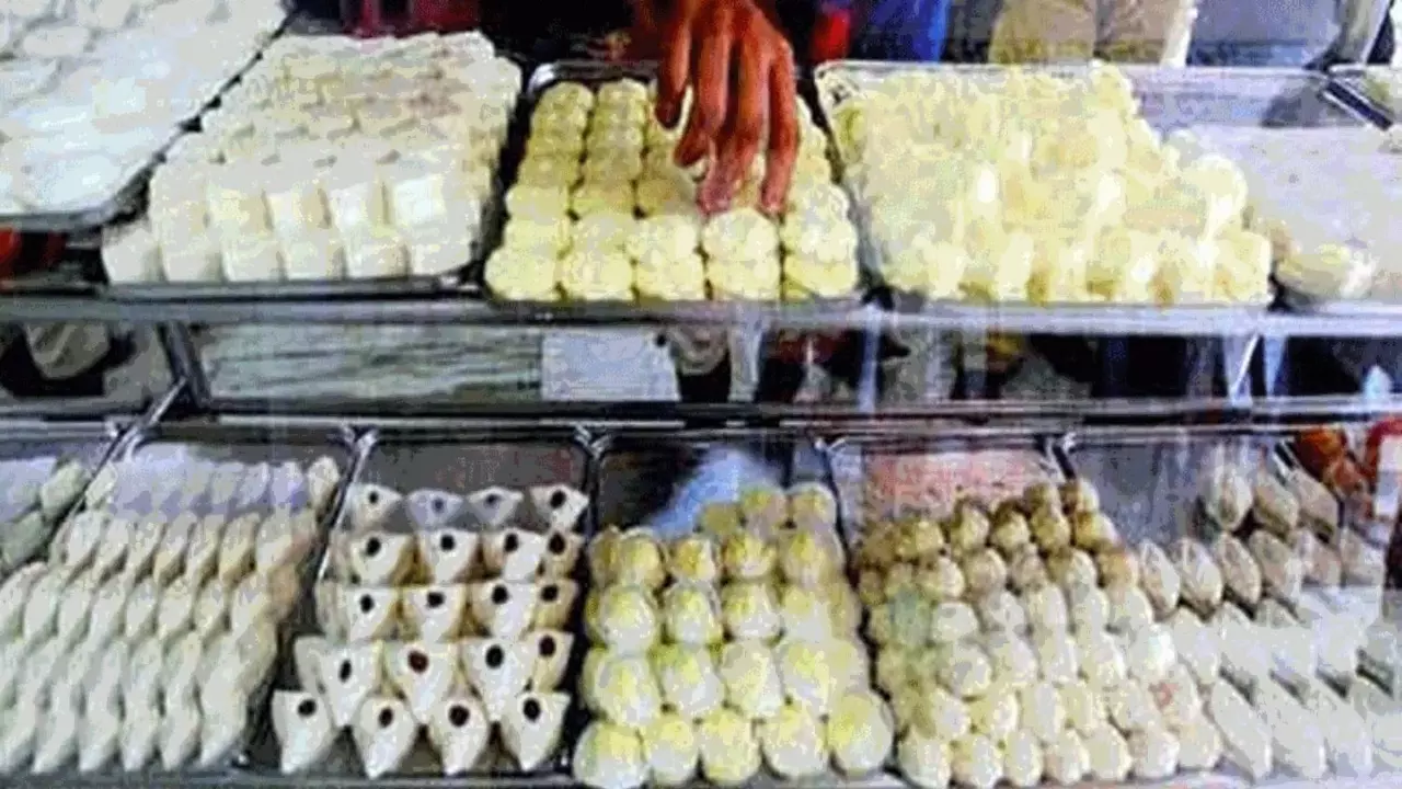 मिलावट के खिलाफ योगी सरकार का जीरो टॉलरेंस अभियान, करोड़ों की हानिकारक खाद्य सामग्री जब्त व नष्ट