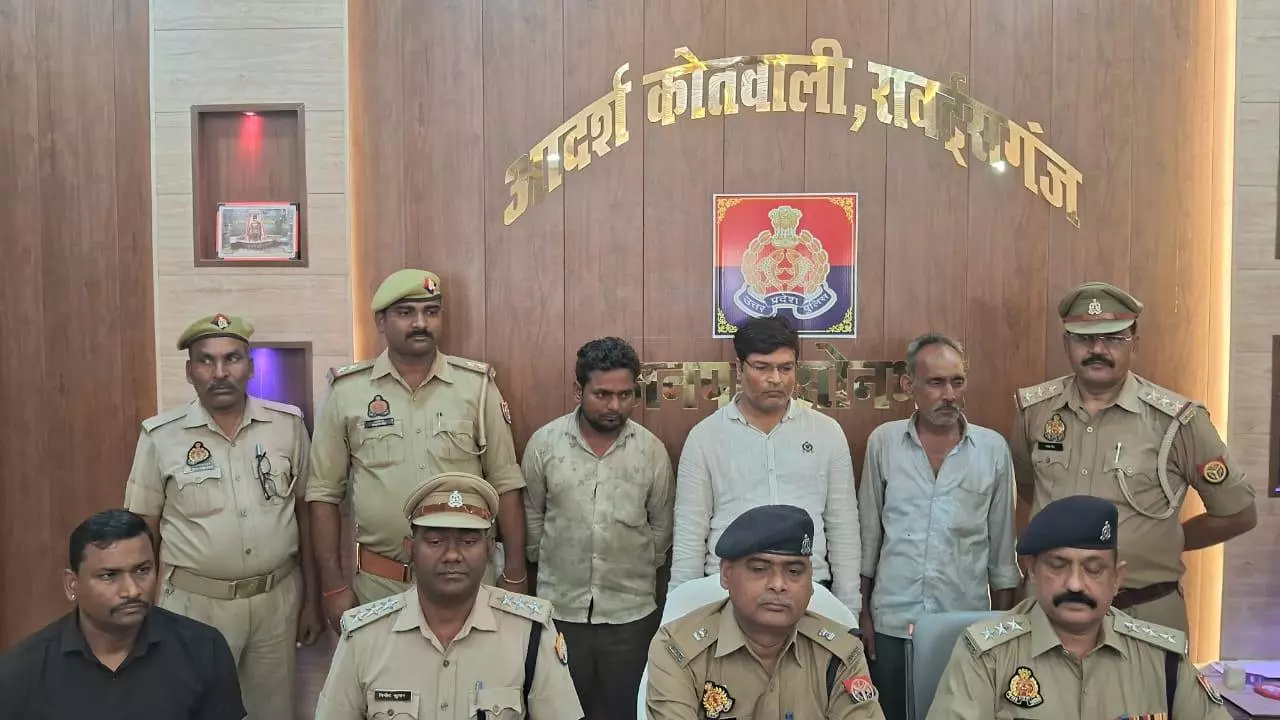 Sonbhadra News: दो कंटेनर में छिपा रखा था नशे का जखीरा, पुलिस ने पकड़ी तीन करोड़ की कफ सिरप खेप