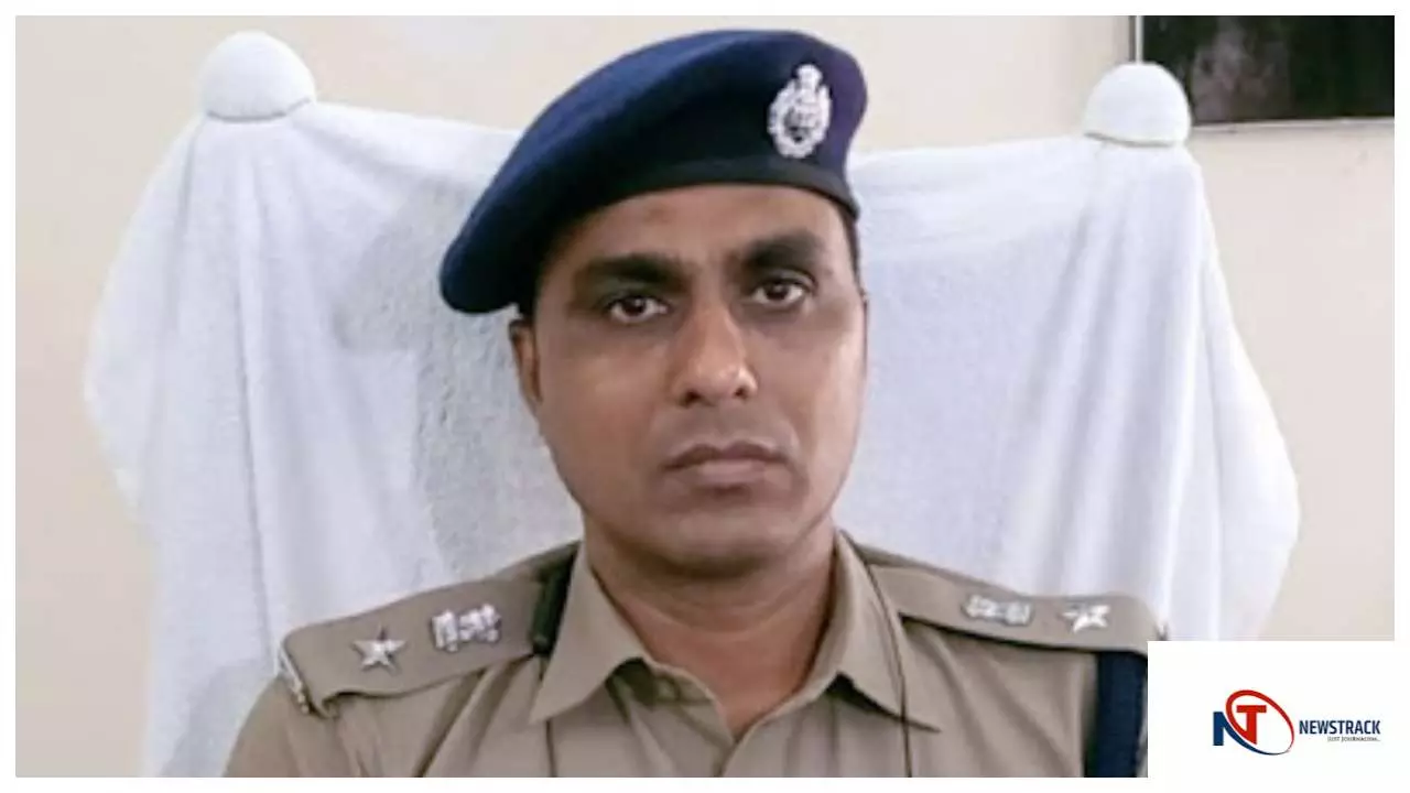 Azamgarh News: लापरवाही पर उपनिरीक्षक और कांस्टेबल निलंबित, SSP ने की त्वरित कार्रवाई