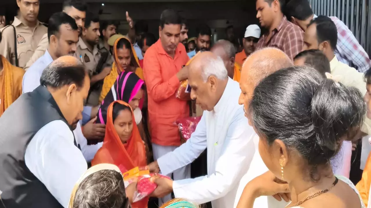 Siddharthnagar News: दीपावली पर स्वच्छता कर्मियों का हुआ सम्मान समारोह