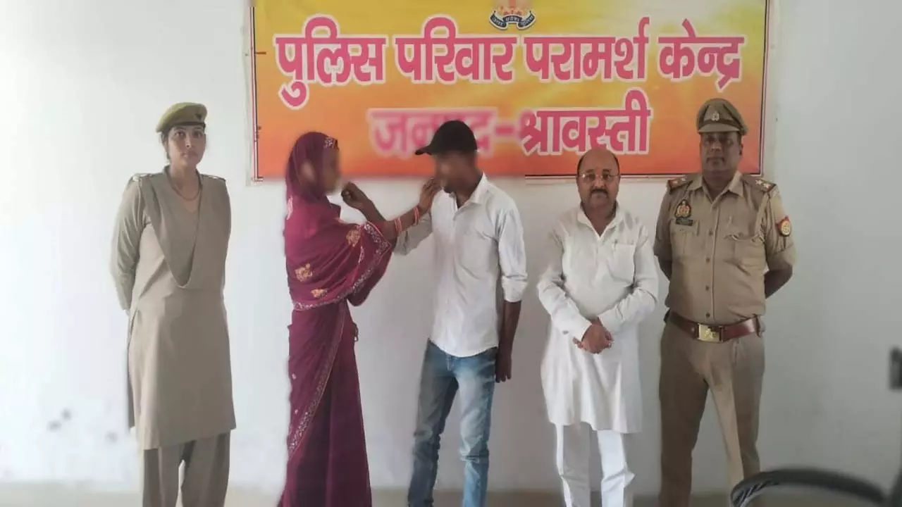 Shravasti News: संवाद से सुलझे मतभेद, मिशन शक्ति के तहत 5 परिवारों में लौटी खुशियां