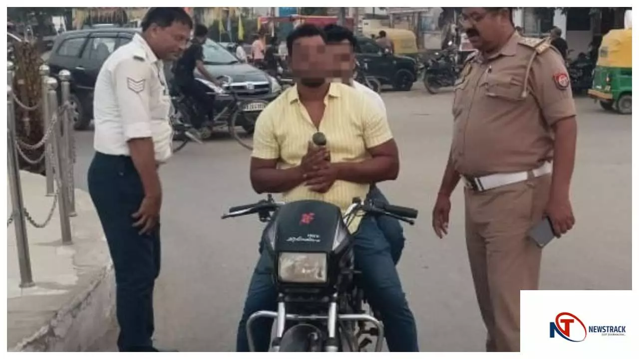 Chandauli News चंदौली में तीन सवारी पर सख्ती: एक दिन में 74 वाहनों का चालान, 81,000 रुपये का जुर्म