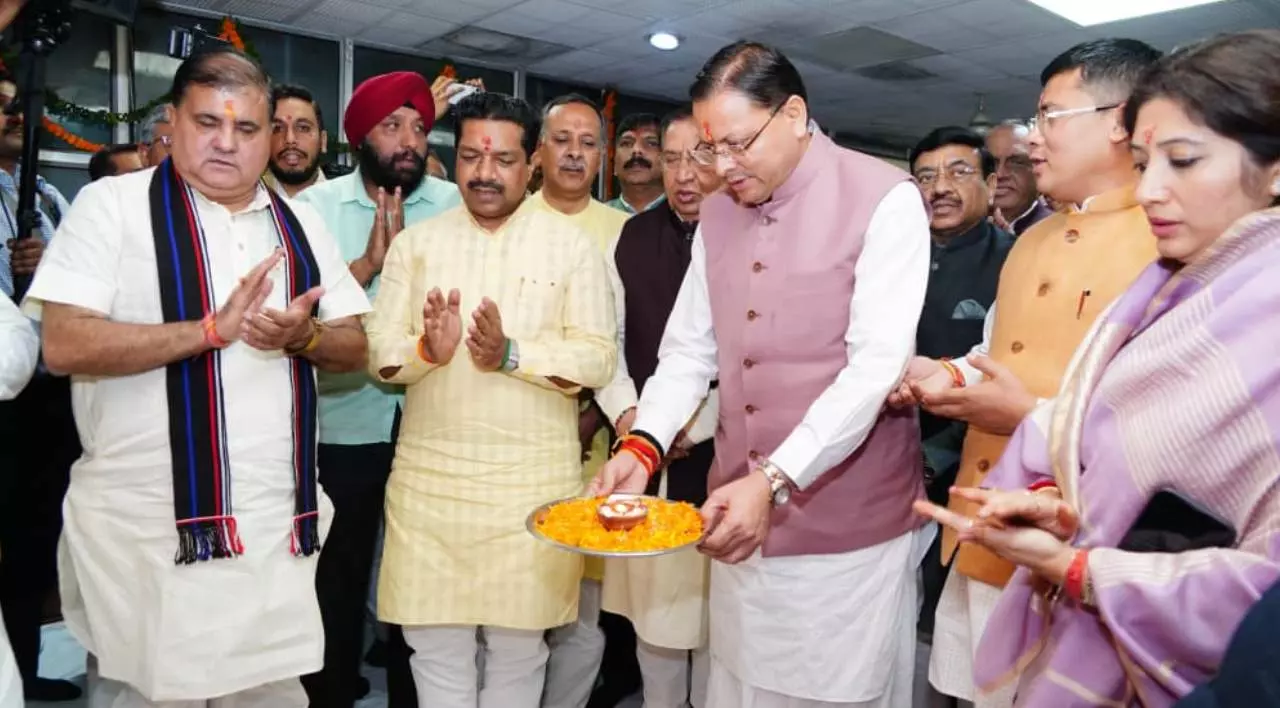 मुख्यमंत्री धामी दीपावली मिलन समारोह में हुए शामिल, सभी को दी शुभकामनाएं