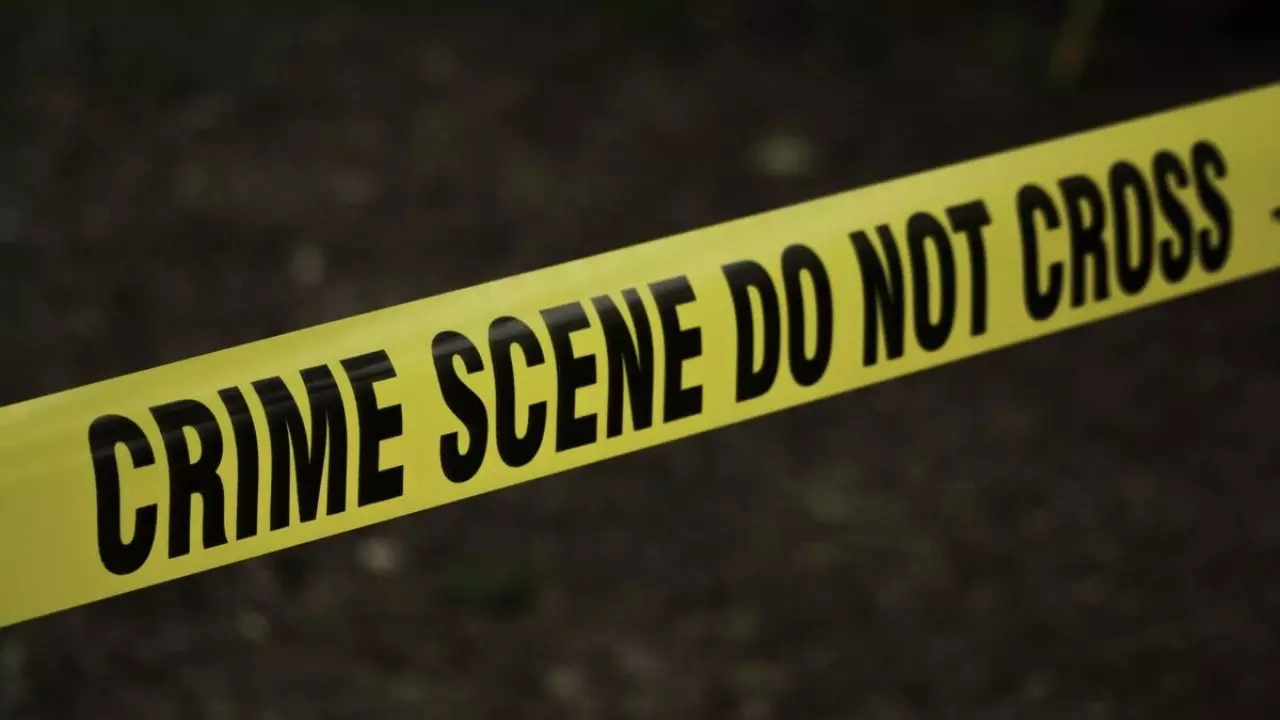 Greater Noida News: नाली के पानी ने ली 2 जानें! सैथली गांव में पंचायत के दौरान अंधाधुंध फायरिंग, 3 घायल, सड़क जाम