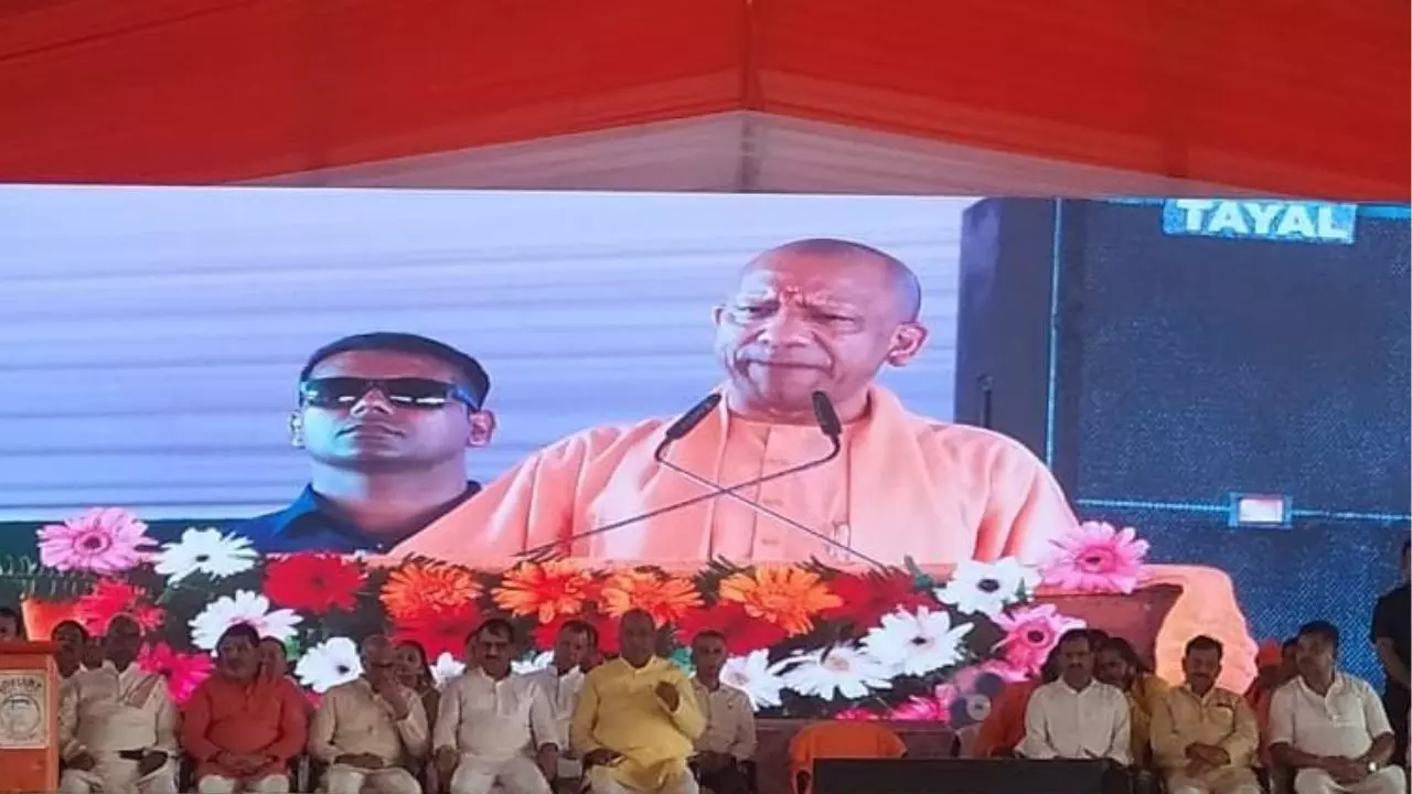 Gorakhpur News: CM योगी ने वनटांगिया गांव में मनाई दिवाली, करोड़ों की परियोजनाओं का किया शुभारंभ