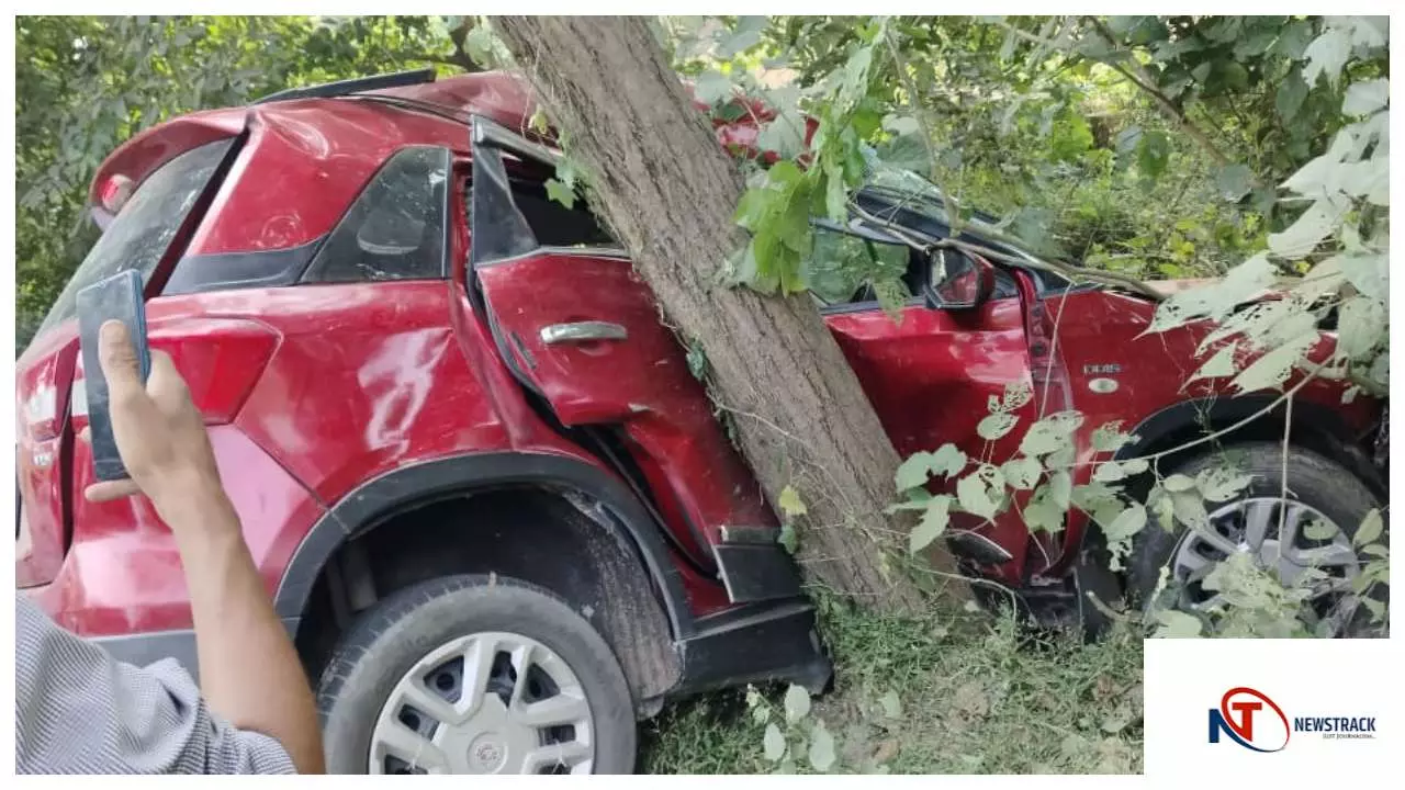 Bareilly News : ई-रिक्शा को बचाने में पेड़ से टकराई कार, चार घायल, एक की हालत गंभीर