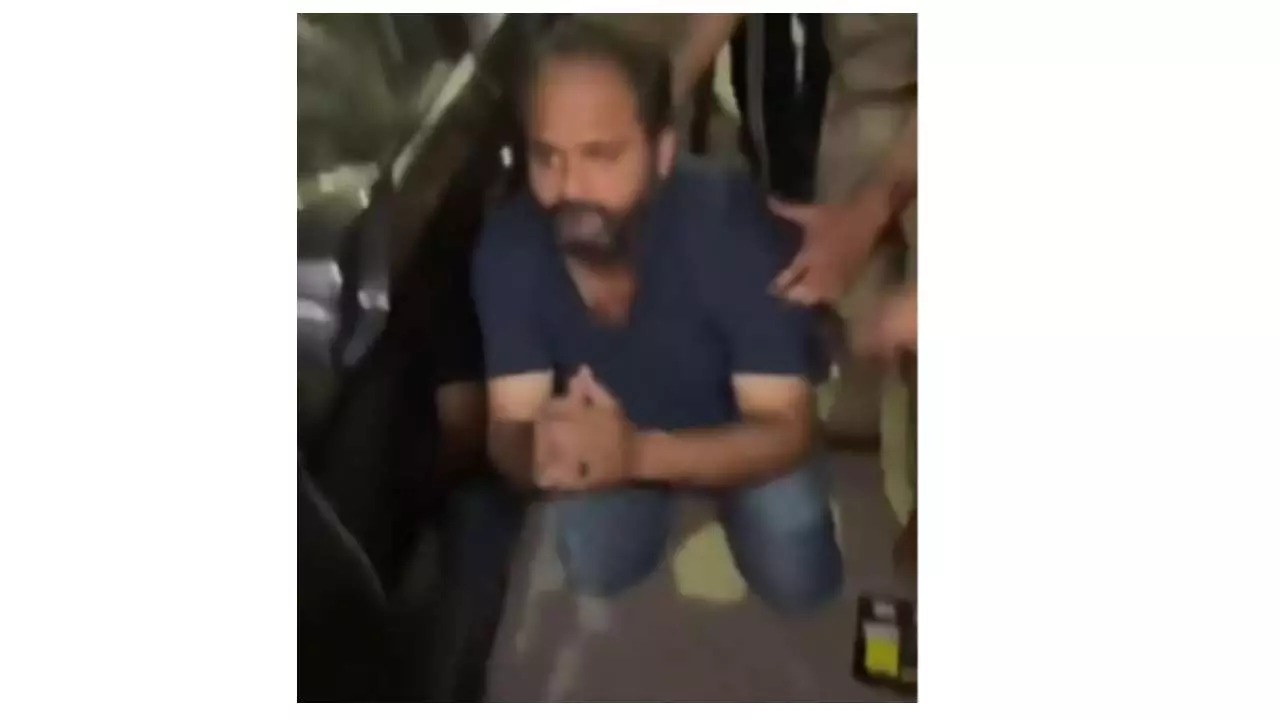ऊर्जा राज्यमंत्री के दफ्तर के नीचे छात्रों से बदसलूकी, सड़क पर नाक रगड़वाई — पुलिस देखती रही तमाशा