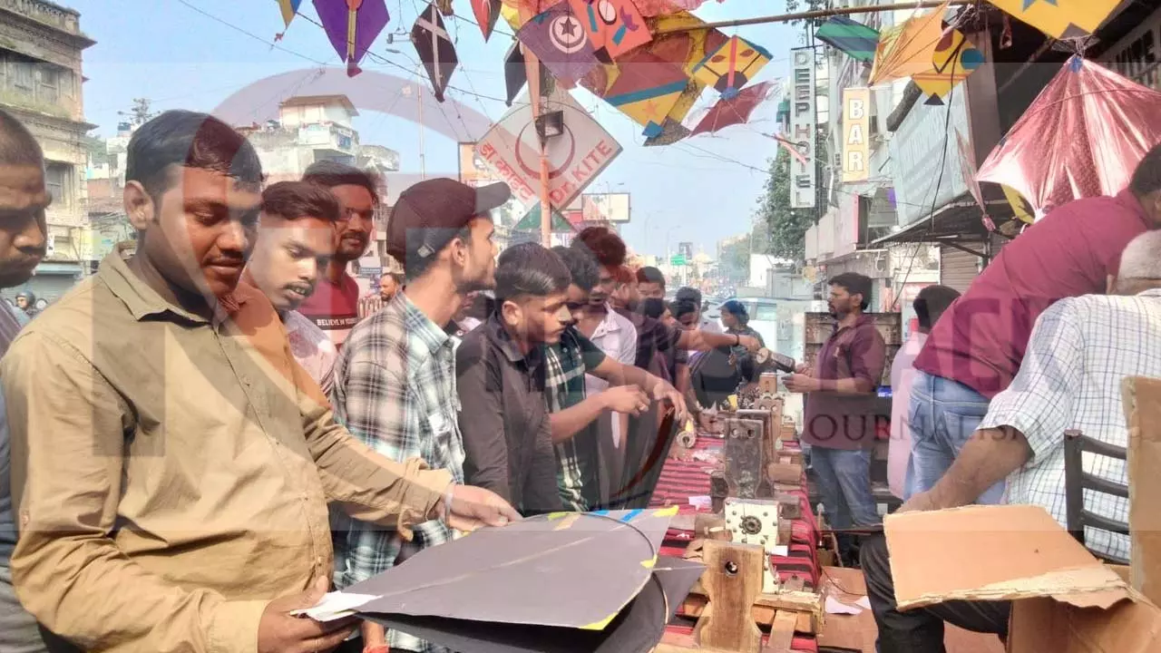 Deepawali jamghat-patang-shopping-2025 in lucknow