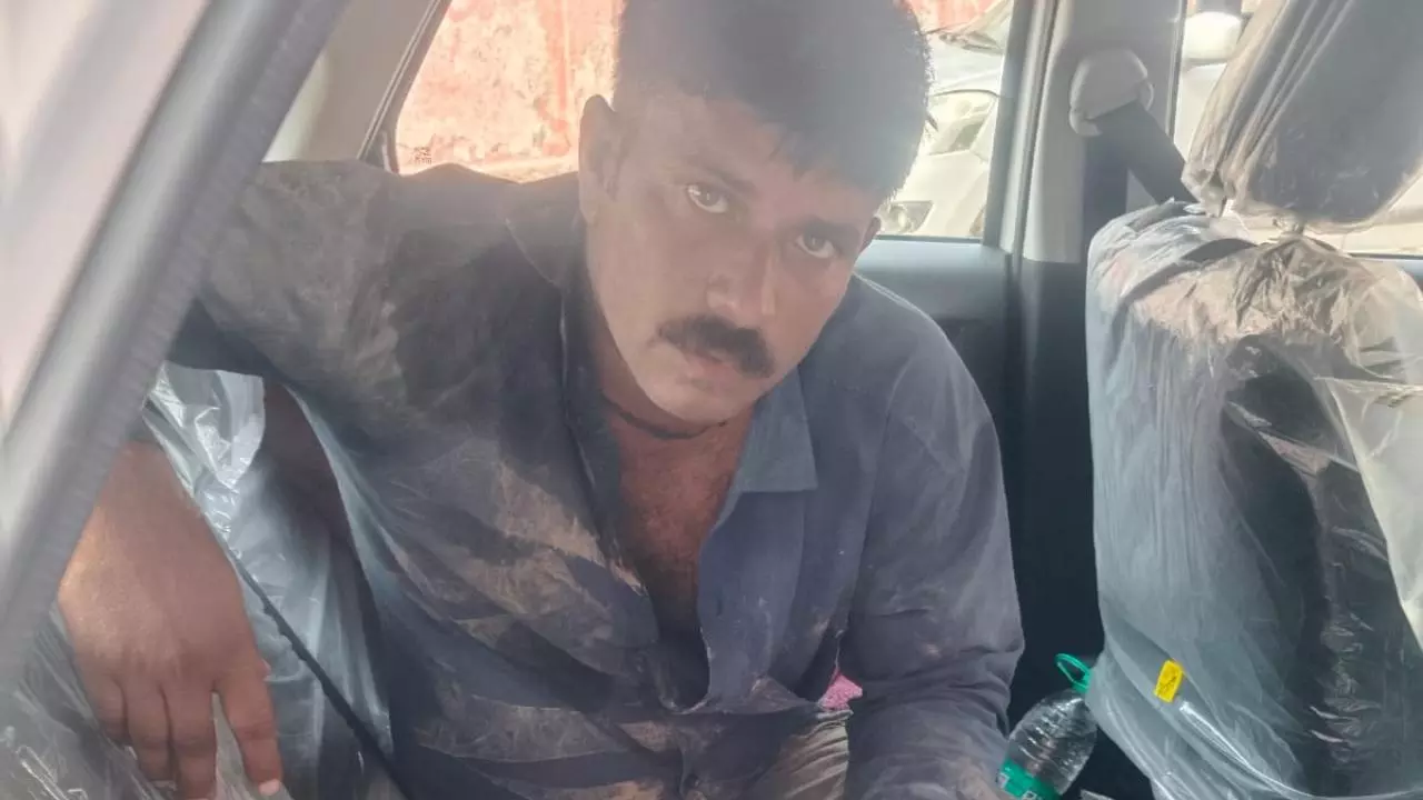 Etah News: खेत की मेड काटने से रोका तो युवक पर फावड़े से हमला, पैर काटा, हालत गंभीर