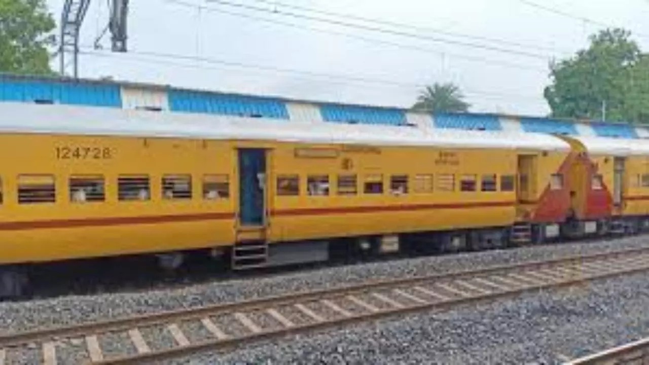 Chandauli News: डीडीयू और गया के बीच छठ पूजा के लिए रोज चलेगी अनारक्षित स्पेशल ट्रेन Chandauli News: डीडीयू और गया के बीच छठ पूजा के लिए रोज चलेगी अनारक्षित स्पेशल ट्रेन