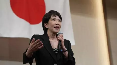Japan First Female PM: साने ताकाइची बनीं जापान की पहली महिला प्रधानमंत्री, PM मोदी ने दी बधाई Japan First Female PM: साने ताकाइची बनीं जापान की पहली महिला प्रधानमंत्री, PM मोदी ने दी बधाई