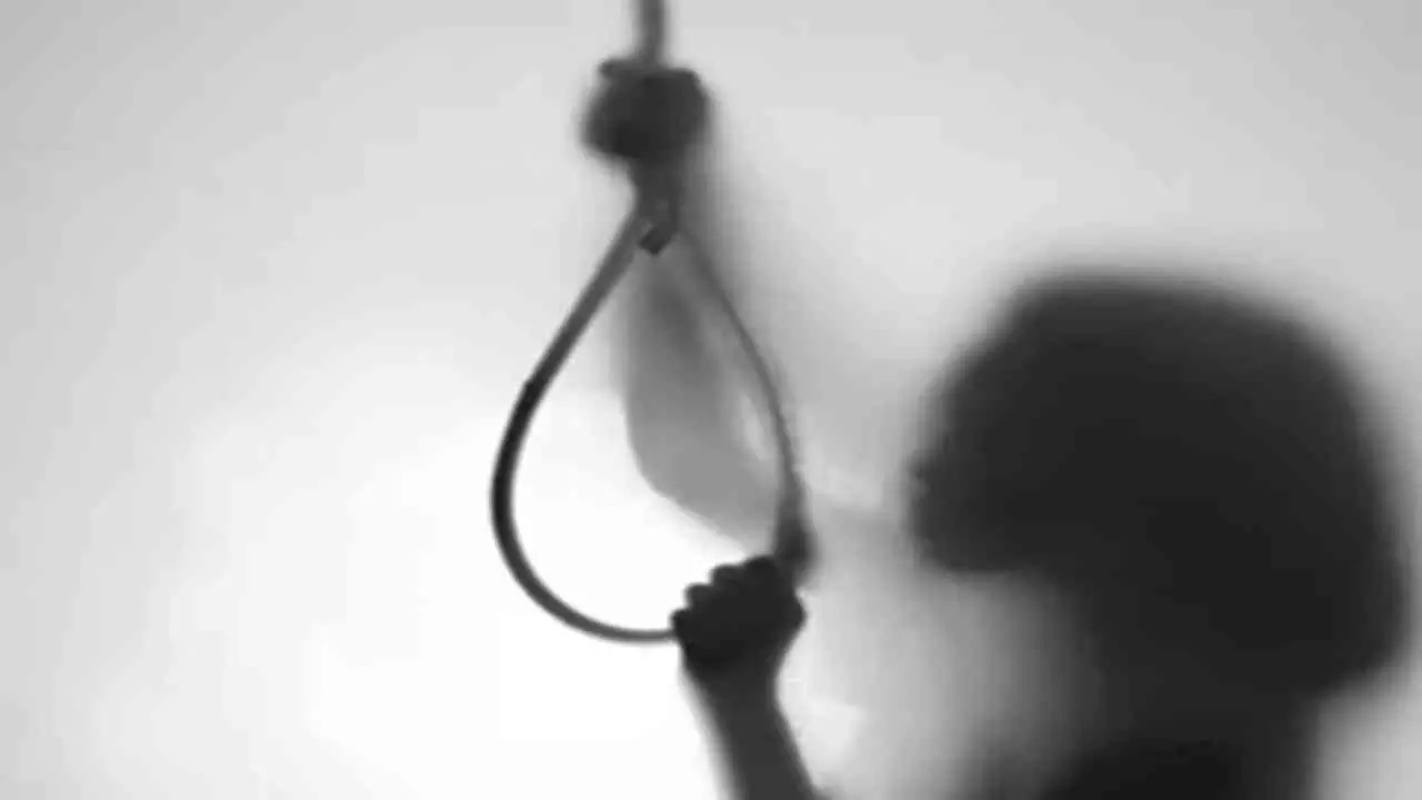 Jhansi News: बच्चे को जन्मदिन की खुशी न देने पर मां ने लगाई फांसी