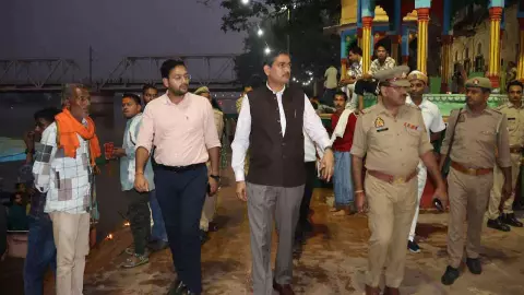 Mathura News: यम द्वितीया पर्व पर DM और SSP ने घाटों की सुरक्षा व्यवस्था का किया निरीक्षण Mathura News: यम द्वितीया पर्व पर DM और SSP ने घाटों की सुरक्षा व्यवस्था का किया निरीक्षण