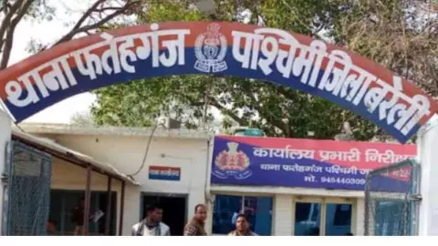 Bareilly News: अज्ञात वाहन ने पैदल चल रहे युवक को मारी टक्कर, मौके पर हुई दर्दनाक मौत Bareilly News: अज्ञात वाहन ने पैदल चल रहे युवक को मारी टक्कर, मौके पर हुई दर्दनाक मौत