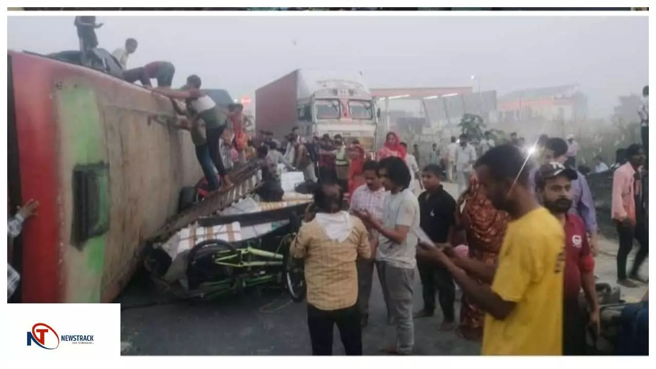 Kushinagar News : कुशीनगर में जयपुर से मधुबनी जा रही लग्जरी बस पलटी, दर्जनभर यात्री घायल