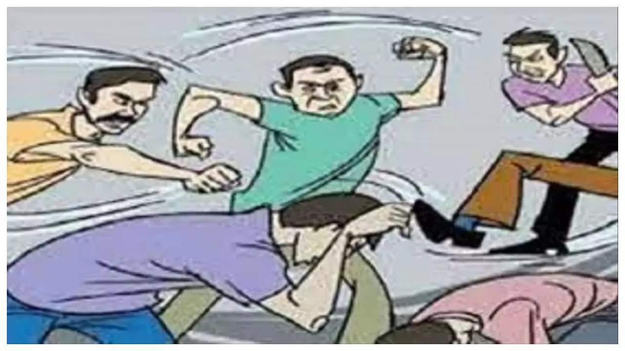 Hapur News : सगे भाईयों पर घात: तीन युवकों ने किया जानलेवा हमला, युवक गंभीर रूप से घायल